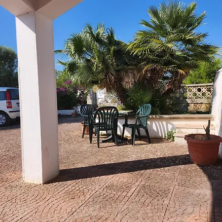 Trullo Luce オストゥーニ