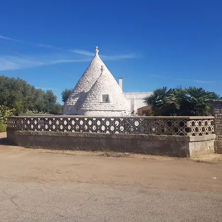Trullo Luce 度假居 奥斯图尼